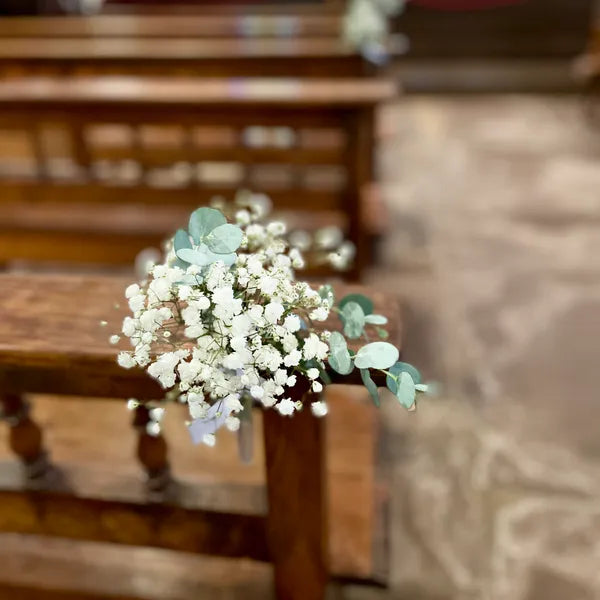 Bout de banc, bouquet de gypsophile et eucalyptus
