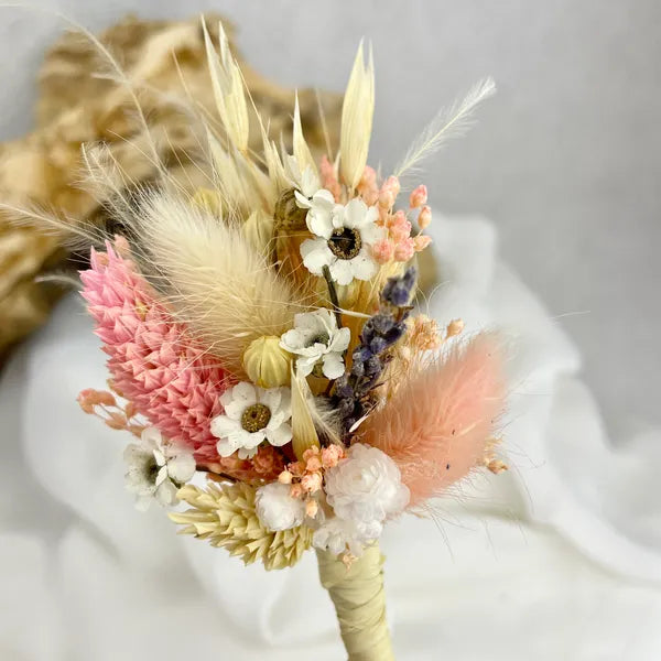Boutonnière Bohème Palm nuances de rose blanc - Accessoire mariage