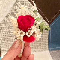 boutonnière - boutonnière mariage - boutonnière champêtre - boutonnière homme - boutonniere fleurs sechees - boutonnière marié - mariage boheme homme - accessoire mariage - accessoire mariage homme - mariage boheme - mariage boheme chic - mariage bohème champêtre - mariage bohème chic homme boutonnière boheme boutonniere rouge boutonniere blanche boutonnière rouge