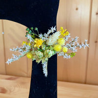 Accessoire en fleurs séchées pour Femme. Accessoire en fleurs séchées pour Femme accessoire mariage - mariage boheme - mariage bohème champêtre - accessoire mariage femme - bijoux mariage  - mariage boheme champêtre - bracelet fleurs séchées - bracelet mariage - bracelet - mariage - bijoux fleurs séchées  bracelet boheme bracelet vert jaune mariage bracelet