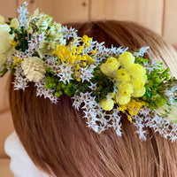 Accessoire cheveux en fleurs séchées pour Femme. couronne coiffure mariage - couronne pour cheveux mariage - couronne de cheveux mariage boheme - couronne fleurs mariage cheveux courts - couronne de fleurs cheveux coiffure mariage - accessoire mariage - accessoire mariage femme - accessoire mariage cheveux - mariage boheme - mariage boheme chic - mariage bohème champêtre couronne cheveux blanche couronne de cheveux blanche