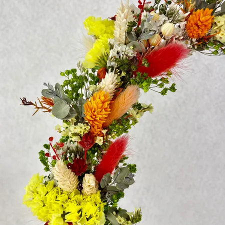 L'idée cadeau parfaite , que ce soit pour une naissance, pour un anniversaire ou juste pour le plaisir ! Une jolie couronne avec ses teintes tendances, idéale pour une décoration murale  de chambre adultes et enfants, salon ou en décoration pour un mariage et bien d'autres événements.