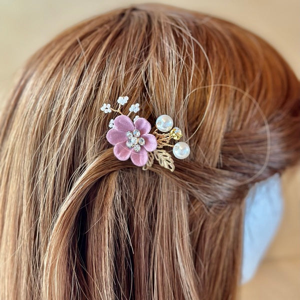 barrette cheveux mariage fleurs, barrette fleur, accessoire cheveux, fleur cheveux, peigne fleur, accessoire cheveux mariage, accessoire mariage, accessoire petite fille, accessoire fleur, fleur rose, accessoires rose cheveux, fleurs roses cheveux, barrette cheveux femme, barrette cheveux fille, barrette mariage femme, barrette mariage dorée, accessoire cheveux 44, barrette cheveux 44, barrette tendance 2022
