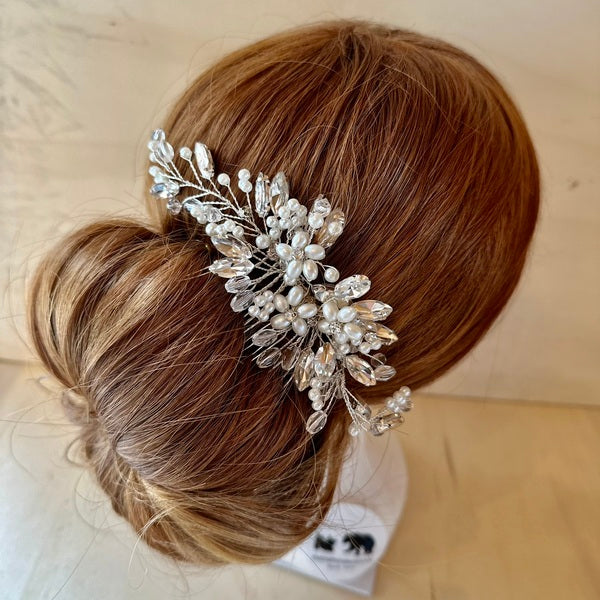 barrette cheveux, accessoire coiffure, barrette argent, barrette vintage, peigne mariée, peigne mariage, peigne cristal, peigne strass, peigne diamant, bijoux cheveux, peigne a cheveux mariage, peigne a cheveux femme, peigne a cheveux fille, peigne à cheveux strass, peigne à cheveux bijoux, peigne à cheveux pour chignon