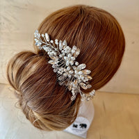 barrette cheveux, accessoire coiffure, barrette argent, barrette vintage, peigne mariée, peigne mariage, peigne cristal, peigne strass, peigne diamant, bijoux cheveux, peigne a cheveux mariage, peigne a cheveux femme, peigne a cheveux fille, peigne à cheveux strass, peigne à cheveux bijoux, peigne à cheveux pour chignon
